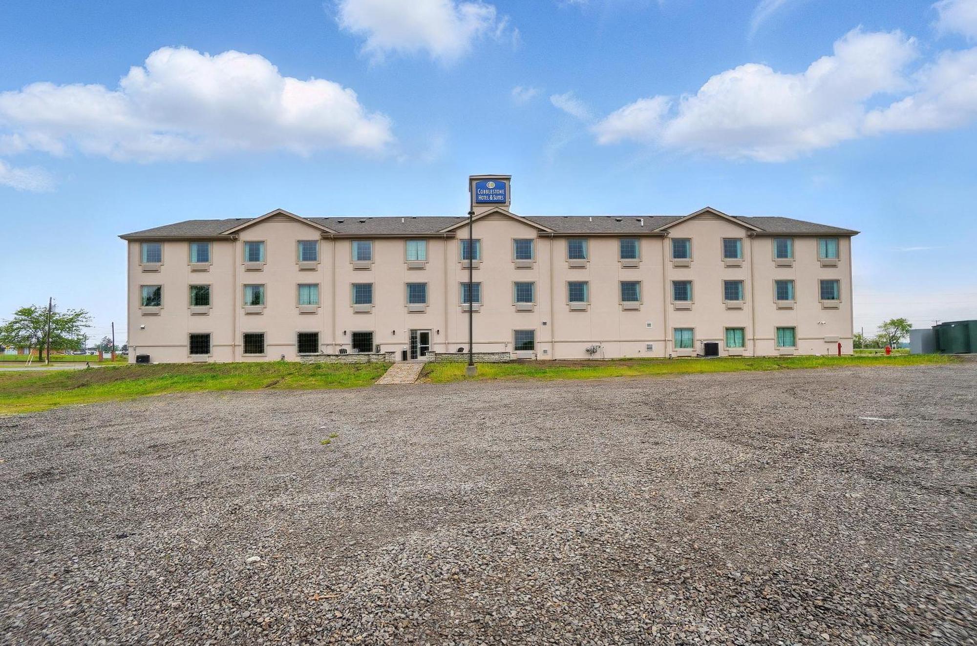 Cobblestone Hotel & Suites - Russells Point At Indian Lake Exterior photo